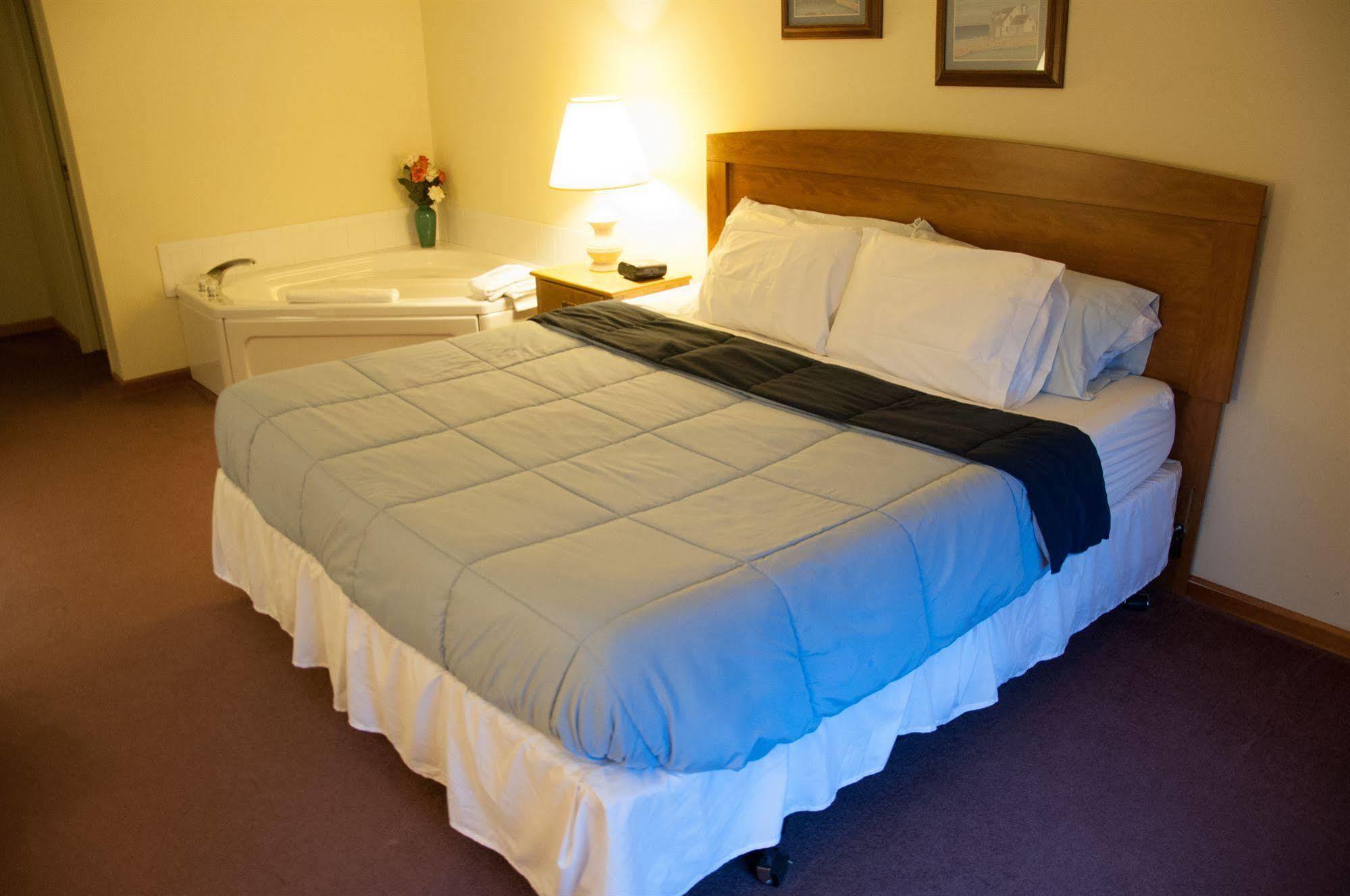 Brook Pointe Hotel 2*