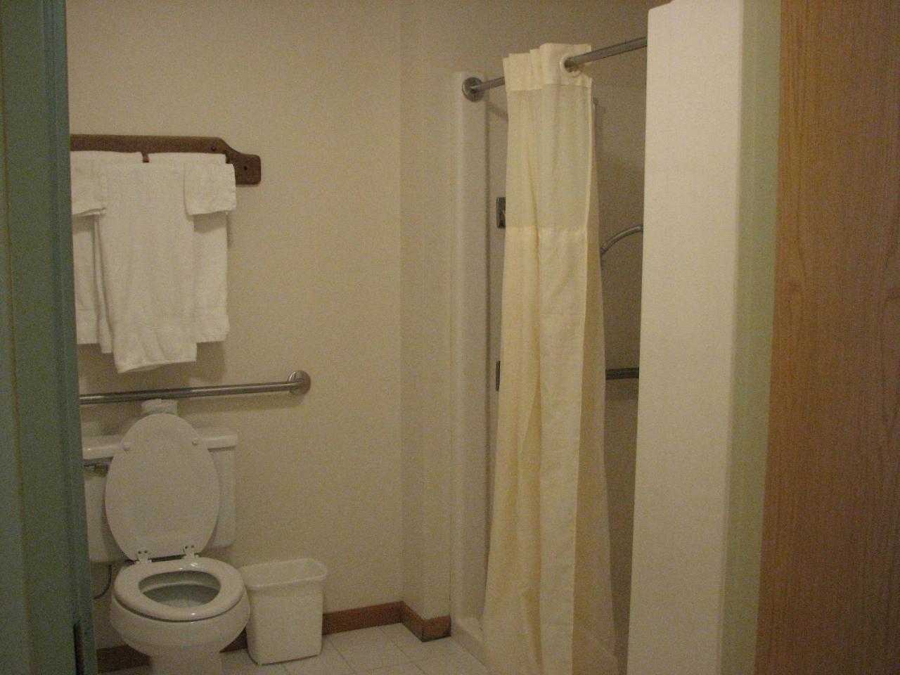 Hotel Brook Pointe 2*